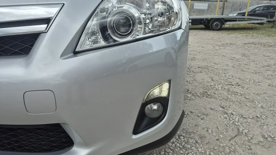 TOYOTA Auris -