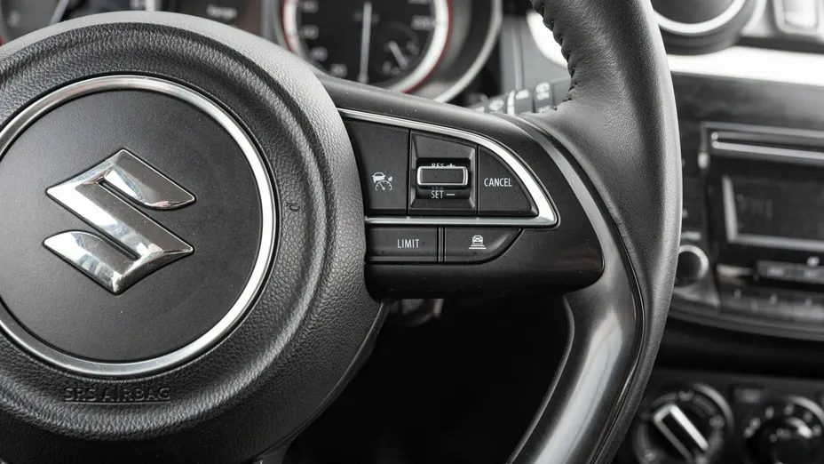 SUZUKI Swift -