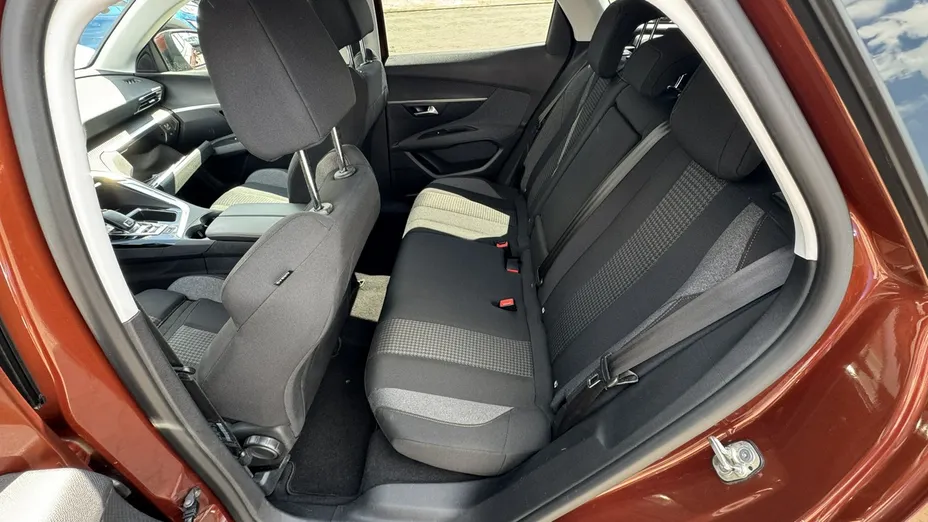 PEUGEOT 3008 -