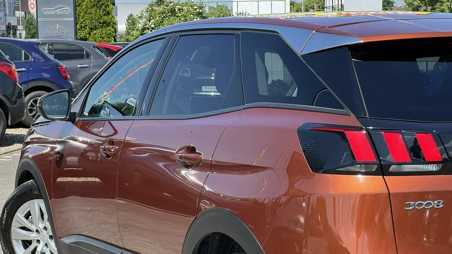 PEUGEOT 3008 -