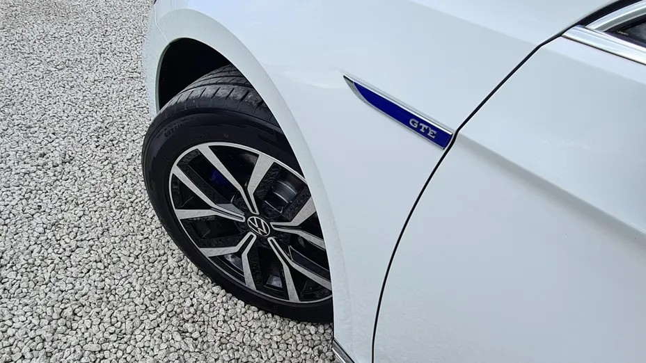 VOLKSWAGEN Passat -