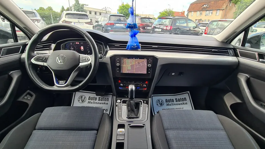 VOLKSWAGEN Passat -