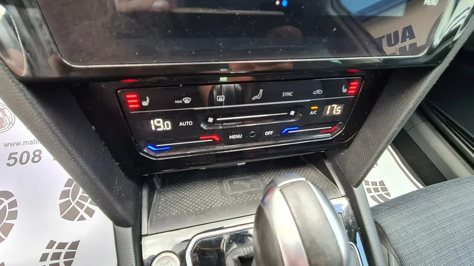 VOLKSWAGEN Passat -