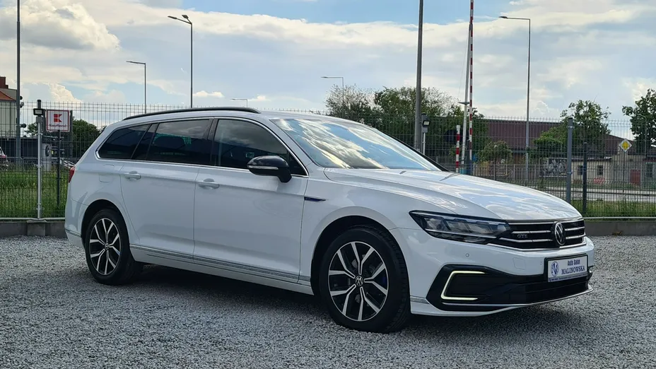 VOLKSWAGEN Passat -