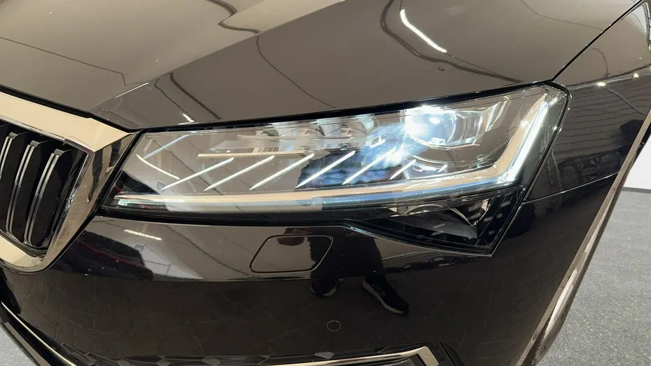 SKODA Superb -