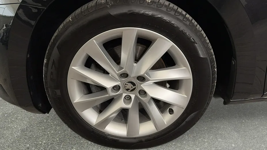 SKODA Superb -