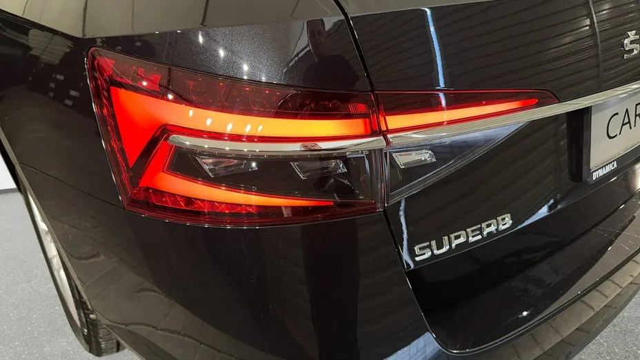 SKODA Superb -