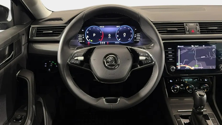 SKODA Superb -
