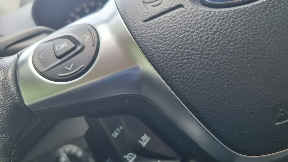 FORD Kuga -