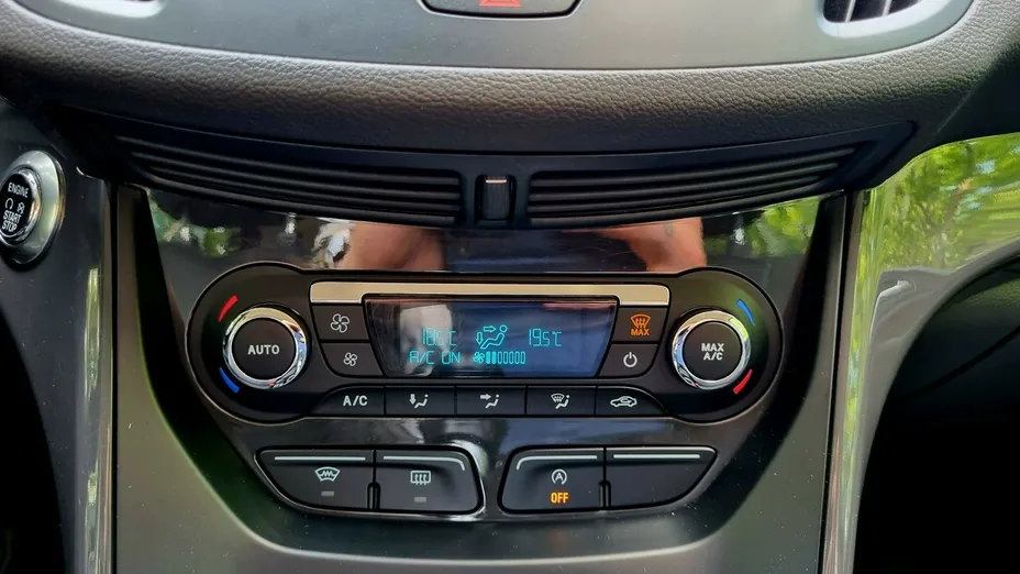 FORD Kuga -