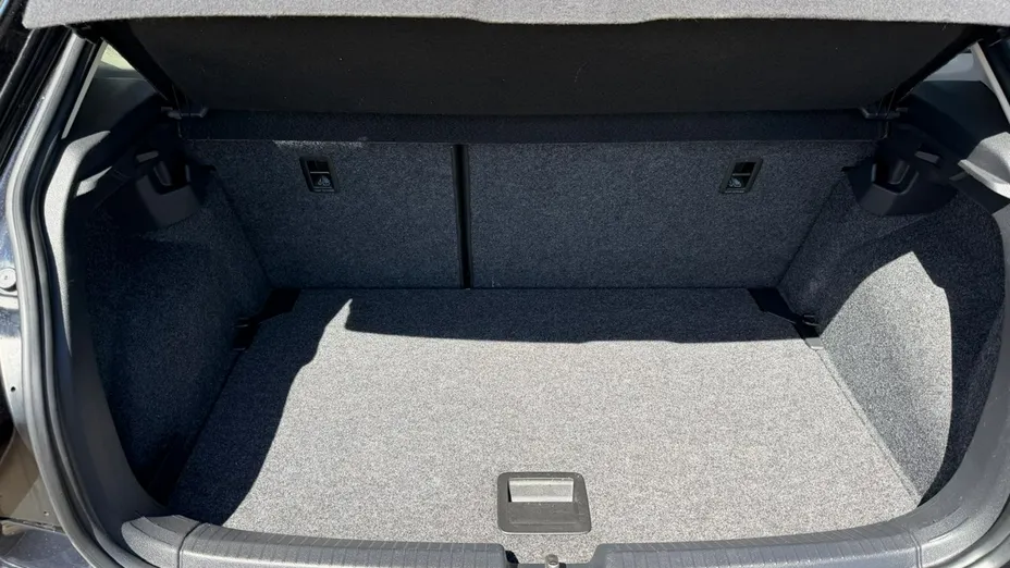 VOLKSWAGEN Polo -