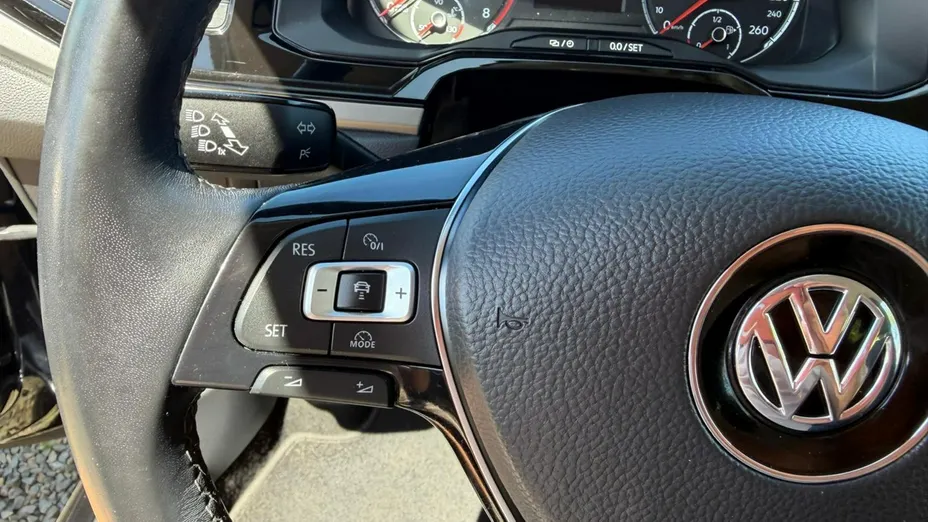 VOLKSWAGEN Polo -