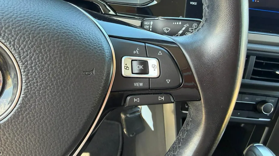 VOLKSWAGEN Polo -