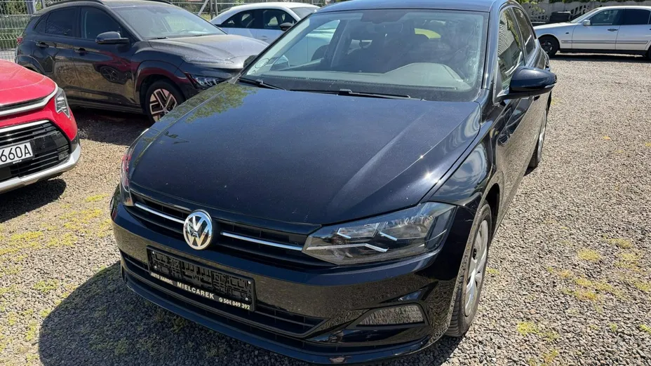 VOLKSWAGEN Polo -