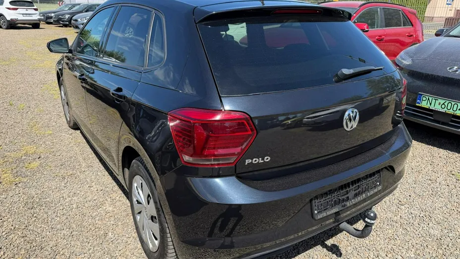 VOLKSWAGEN Polo -