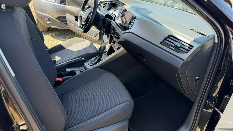 VOLKSWAGEN Polo -