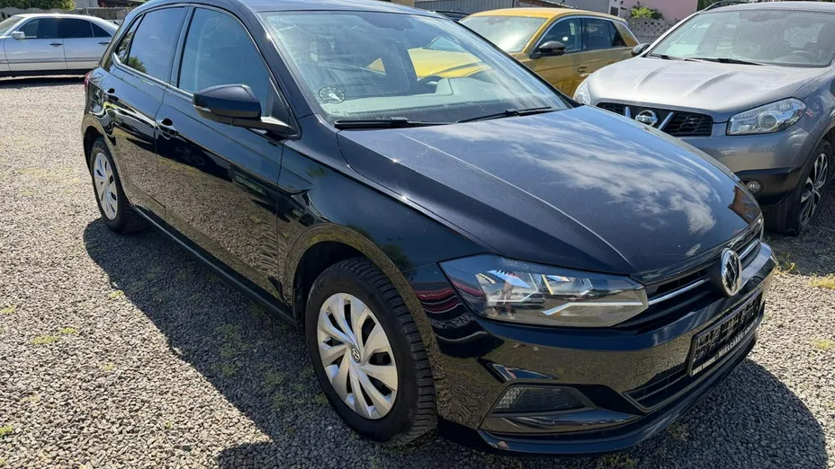 VOLKSWAGEN Polo -