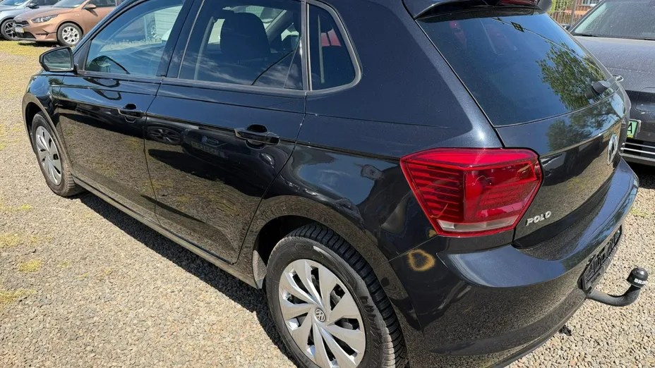 VOLKSWAGEN Polo -