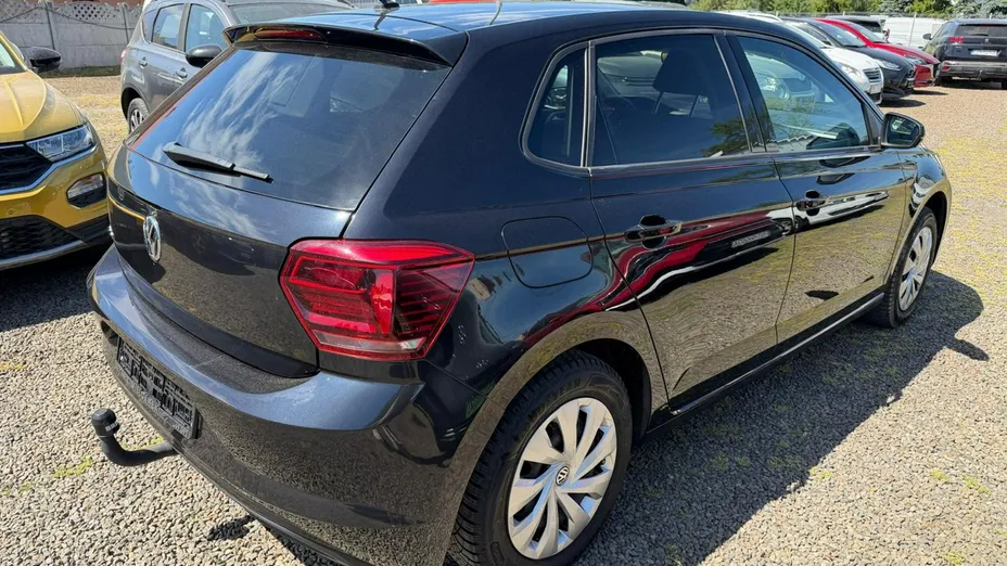 VOLKSWAGEN Polo -