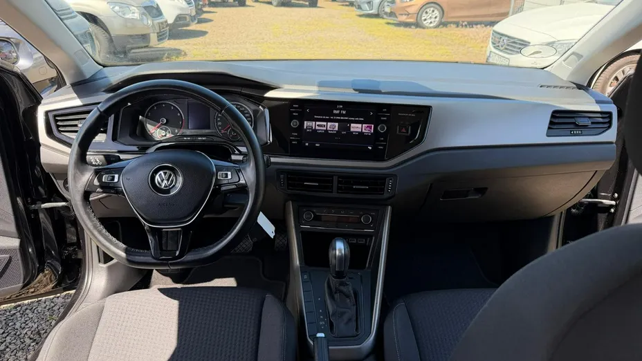 VOLKSWAGEN Polo -