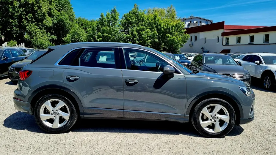 AUDI Q3 -