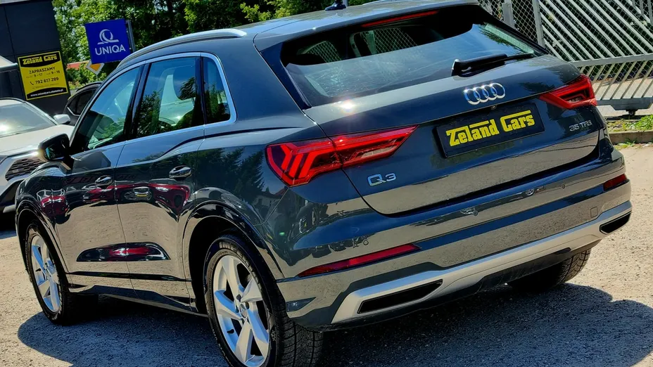 AUDI Q3 -