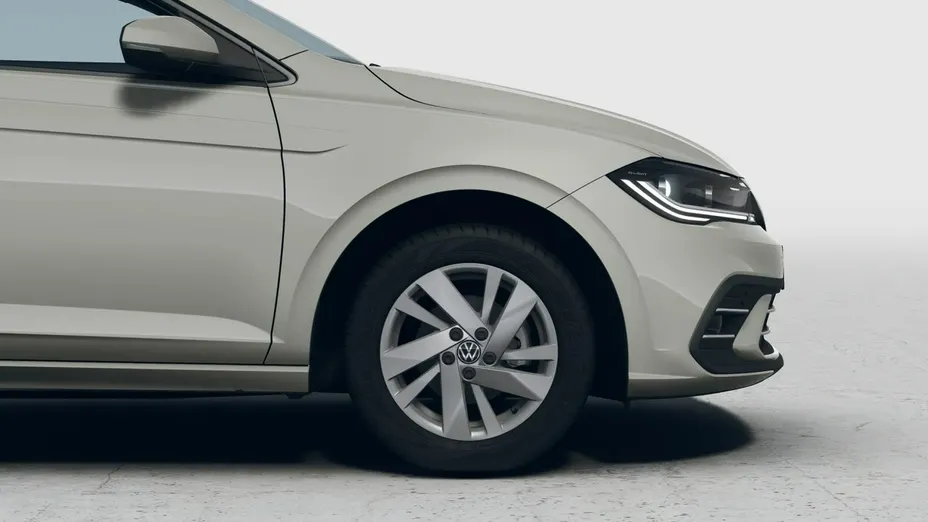 VOLKSWAGEN Polo -