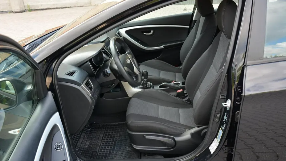 HYUNDAI i30 -