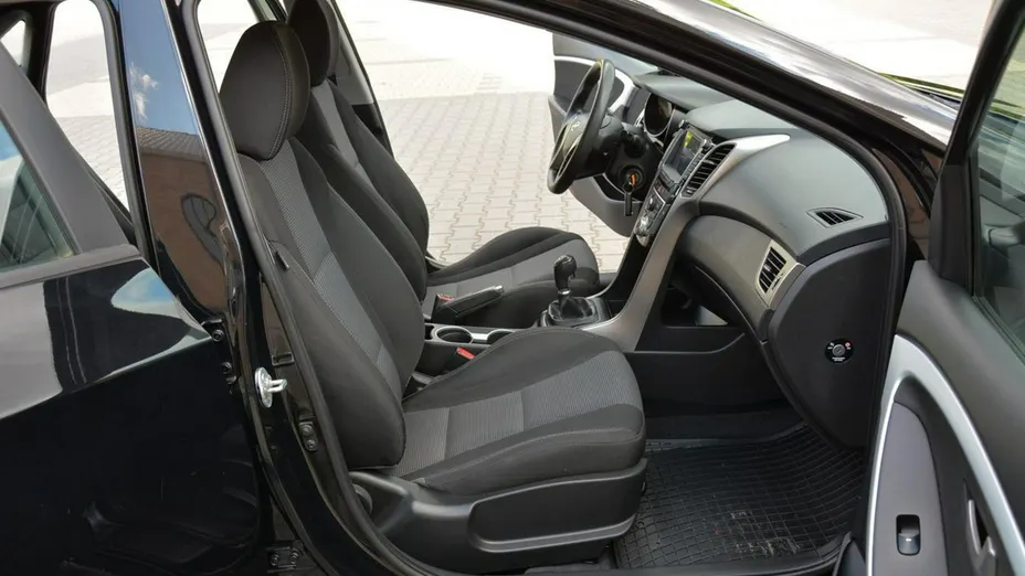 HYUNDAI i30 -