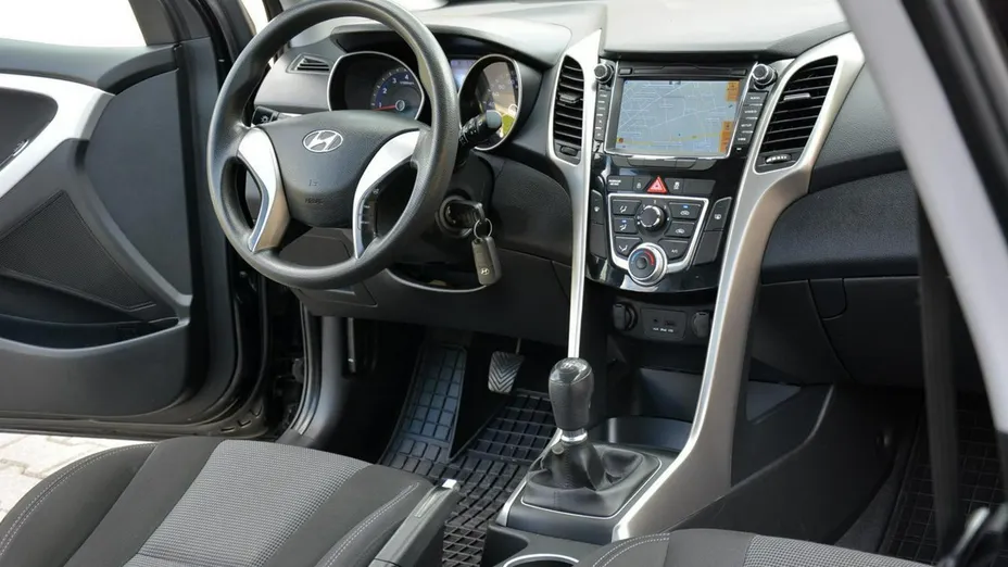 HYUNDAI i30 -