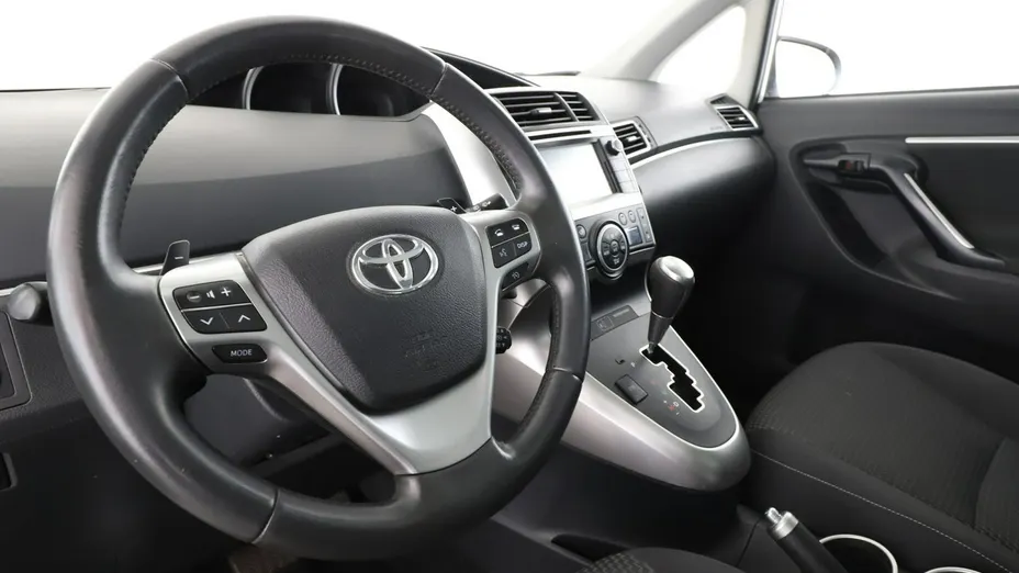 TOYOTA Verso -