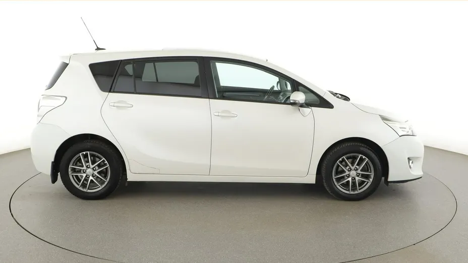 TOYOTA Verso -
