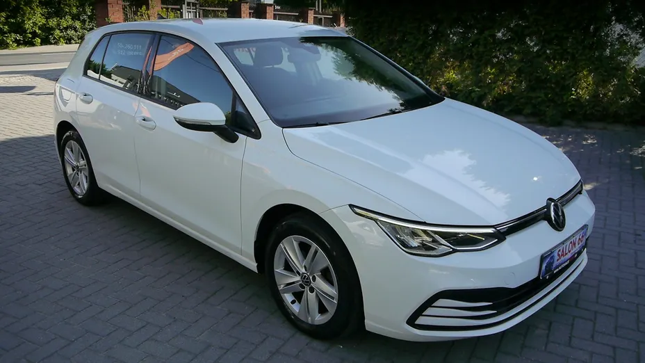 VOLKSWAGEN Golf -