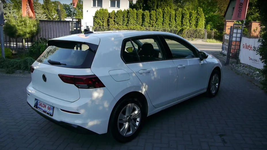 VOLKSWAGEN Golf -