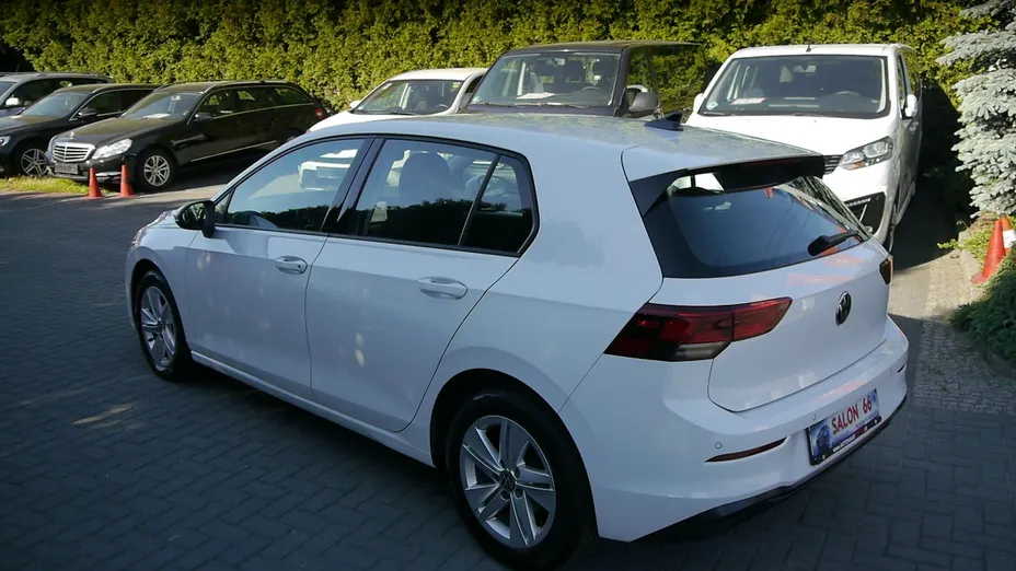 VOLKSWAGEN Golf -