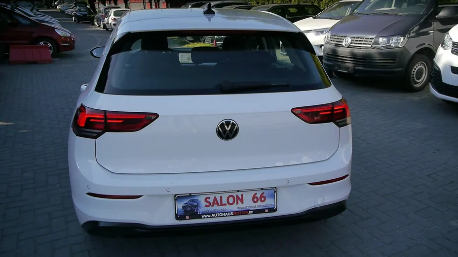 VOLKSWAGEN Golf -