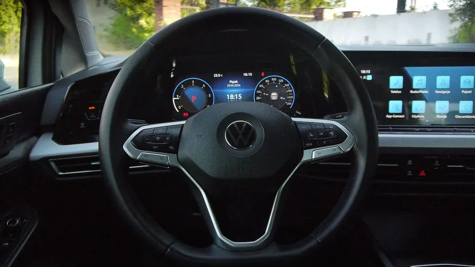 VOLKSWAGEN Golf -
