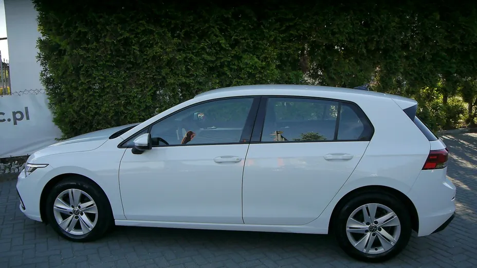 VOLKSWAGEN Golf -