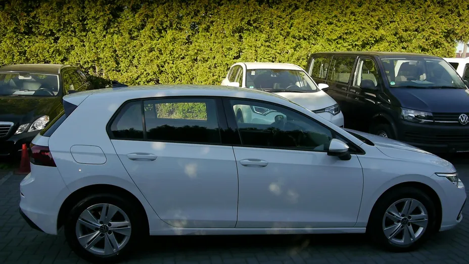 VOLKSWAGEN Golf -