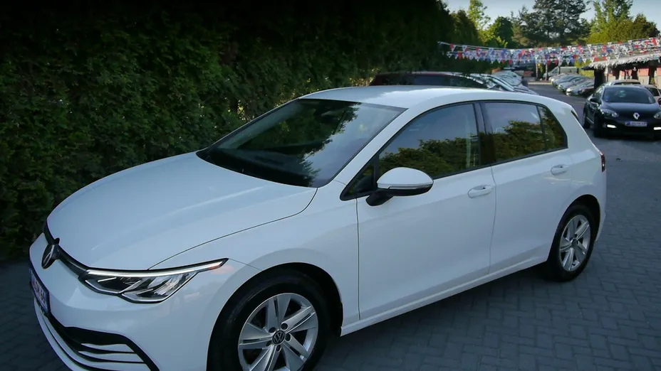 VOLKSWAGEN Golf -