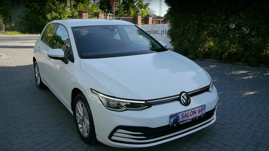 VOLKSWAGEN Golf -
