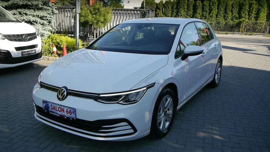 VOLKSWAGEN Golf -