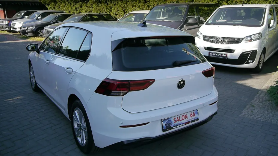 VOLKSWAGEN Golf -