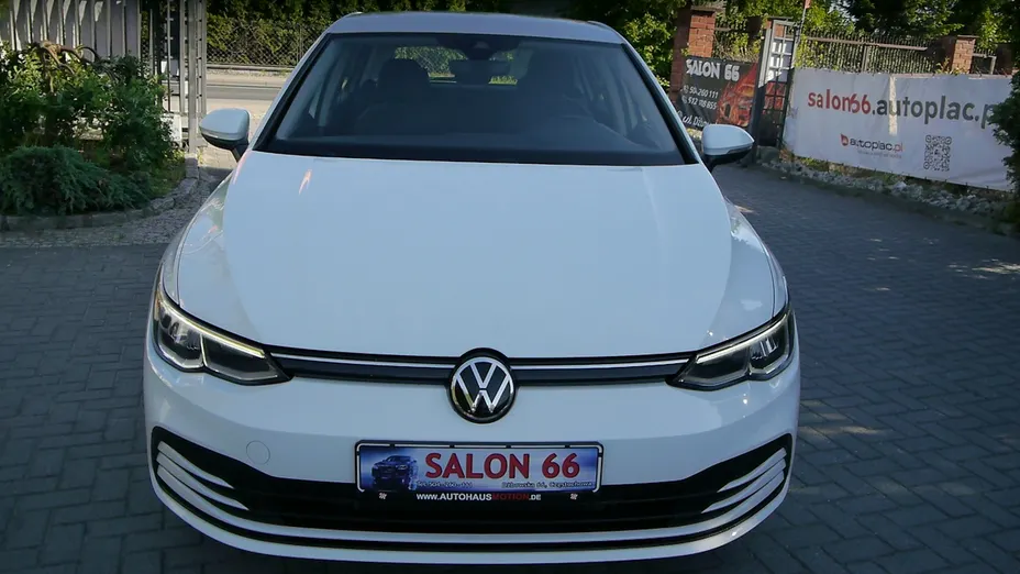VOLKSWAGEN Golf -