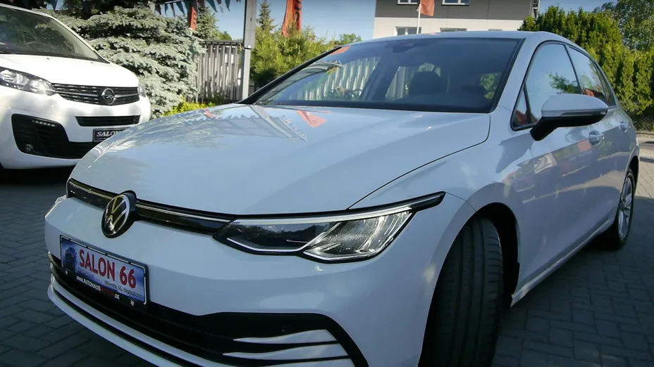VOLKSWAGEN Golf -