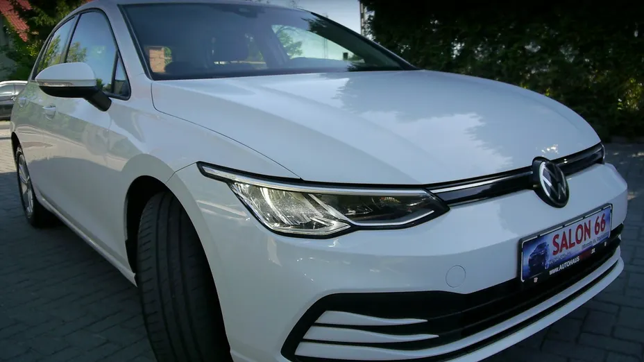 VOLKSWAGEN Golf -