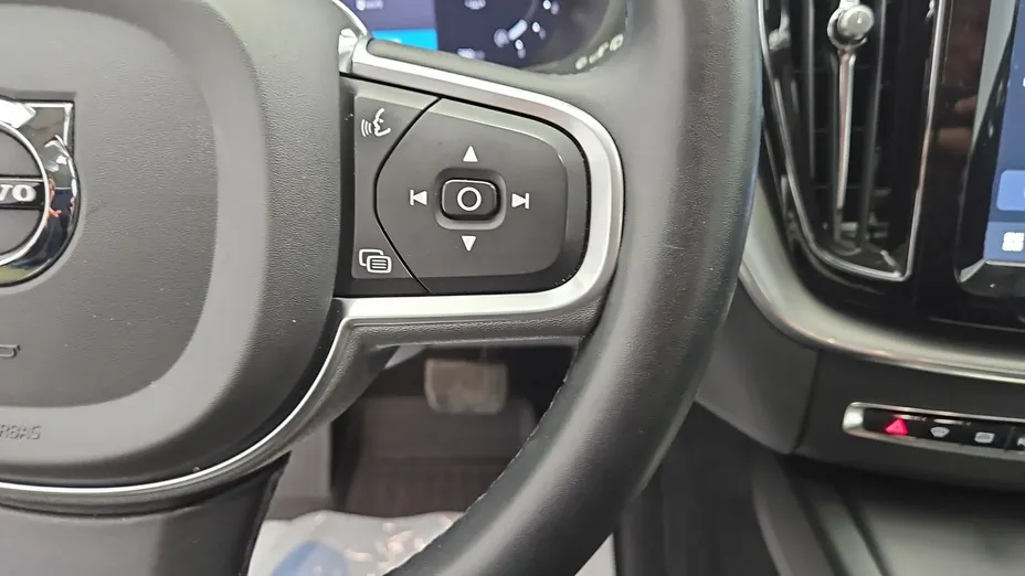 VOLVO XC60 -