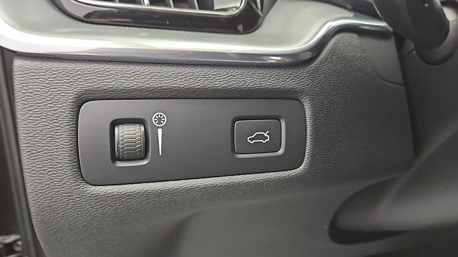VOLVO XC60 -