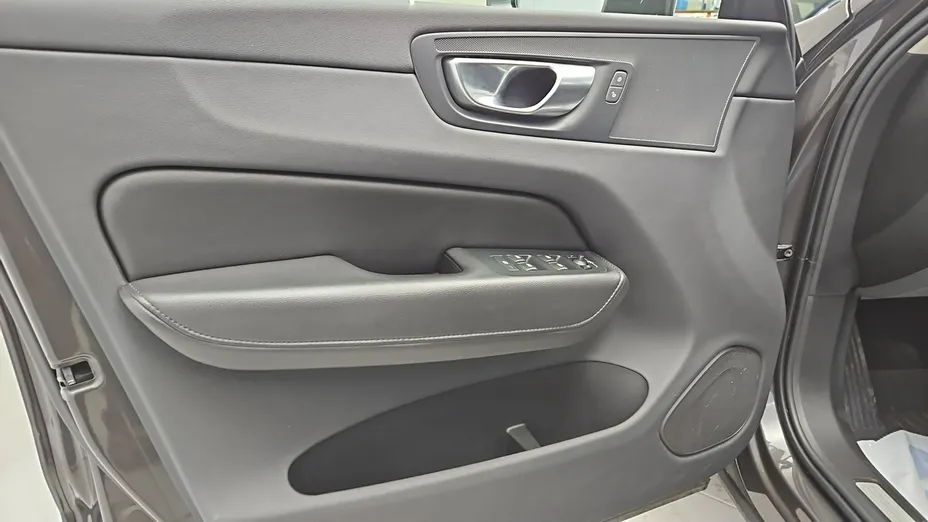 VOLVO XC60 -