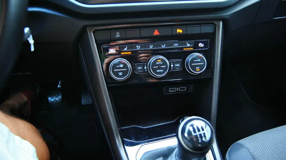 VOLKSWAGEN T-ROC -
